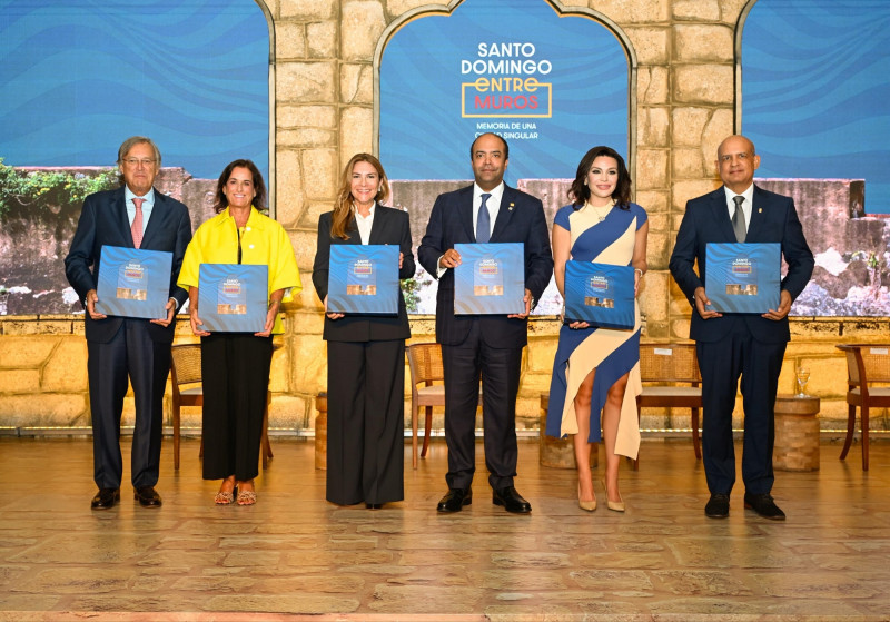 Antonio PérezHernández, Pilar Lladó, Carolina Mejía, Samuel Pereyra, Noelia García de Pereyra y José Enrique Delmonte.