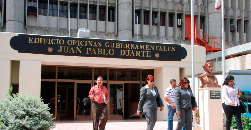 El presidente Luis Abinader calificó esa medida como un “sacrificio” que realizará el Gobierno. El mandatario, además, no descartó la fusión o eliminación de otras