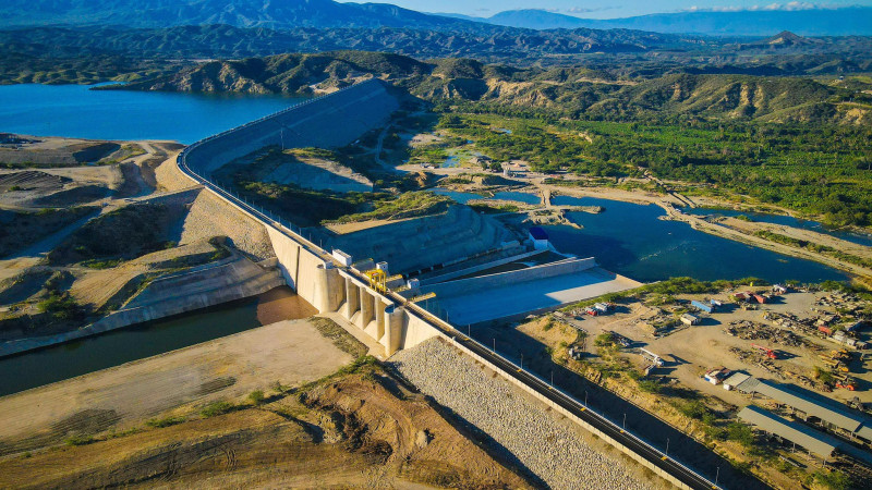 Las comunidades desplazadas han enfrentado problemas que van desde falta de infraestructura adecuada en el nuevo asentamiento, hasta la escasez de servicios básicos como los alimentos para sustentarse cada día.