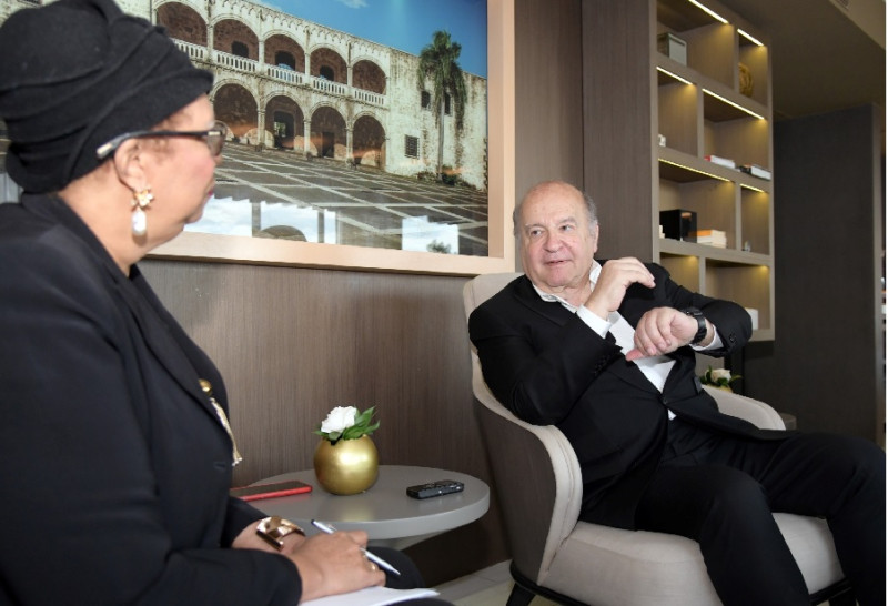 El economista peruano Hernando de Soto, conversa con la editora de Economía & Negocios, Cándida Acosta.