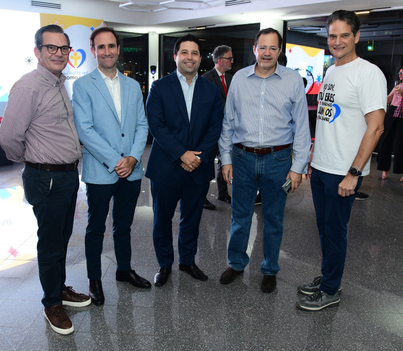 Marcos Valiente, Raúl Hoyo, Jonathan Bournigal, Steven Puig y Oscar Villanueva.