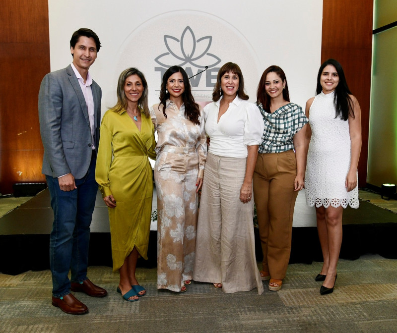 Carlos Salinas, Valentina Ramírez, Jugenme Rodríguez Bournigal, Isabella Paz, Laura Pichardo y Marilaura Cid