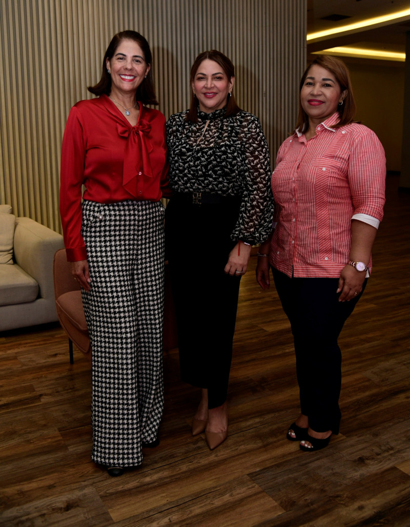 Jesucita Alcántara, Antonia Lima y Teresa Santos.