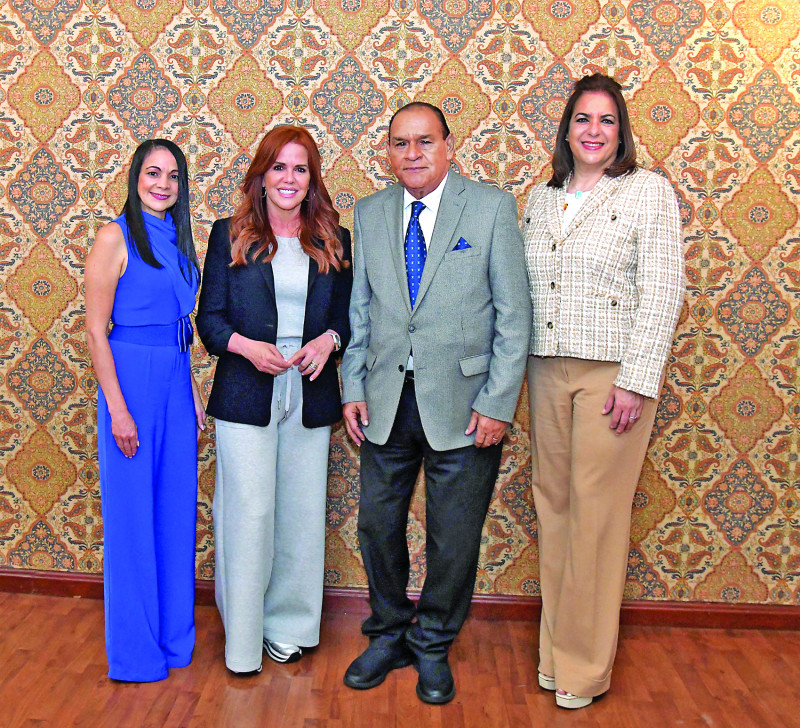 Marta Queliz, María Celeste Arrarás, Miguel Franjul y Saraida De Marchena durante el encuentro en Listín Diario.