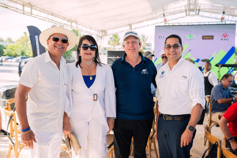 Ignacio Glass, Sulin de Glass, Luis Menicucci y Sr. Jorge Subero.