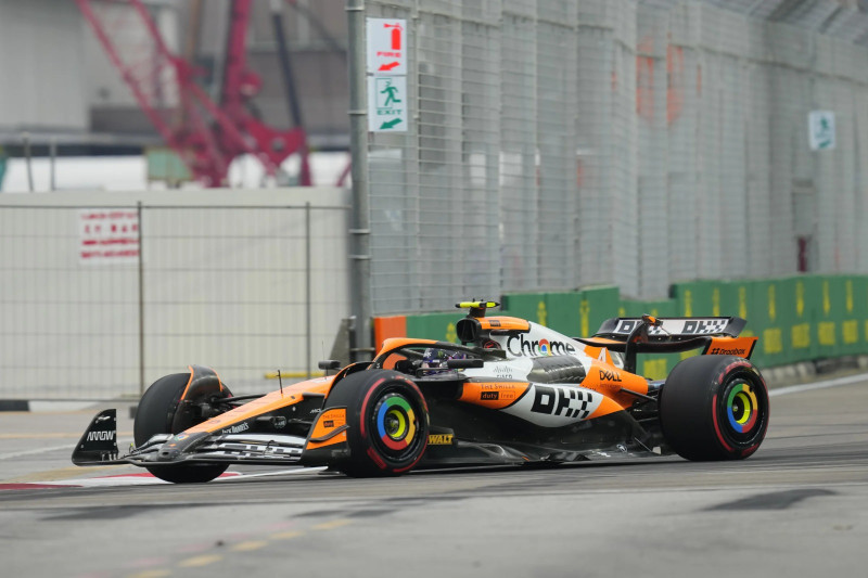 Lando Norris de McLaren en la primera práctica del Gran Premio de Singapur