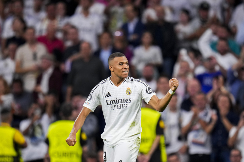 Kylian Mbappé celebra tras anotar el primer gol del Real Madrid en la victoria 3-1 ante Stuttgart por la Liga de Campeones, el martes 17 de septiembre de 2024