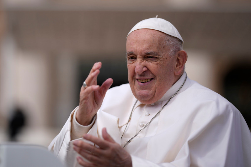 El papa Francisco recibió en febrero por primera vez a Milei en el Vaticano, en una audiencia de más de una hora en la que intercambiaron regalos y muestras de amabilidad.