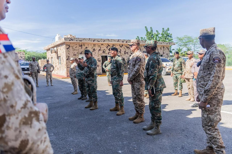 El ministro de Defensa,  Carlos Antonio Fernández Onofre, recorrió este sábado la zona fronteriza sur.