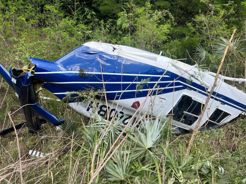 Helicóptero se precipitó  este sábado con dos personas a bordo.