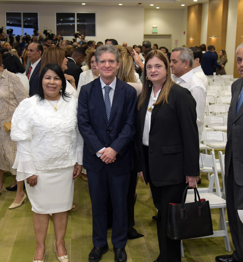 Milagros Ureña, José Alfredo Corripio y Ana Bonetti.