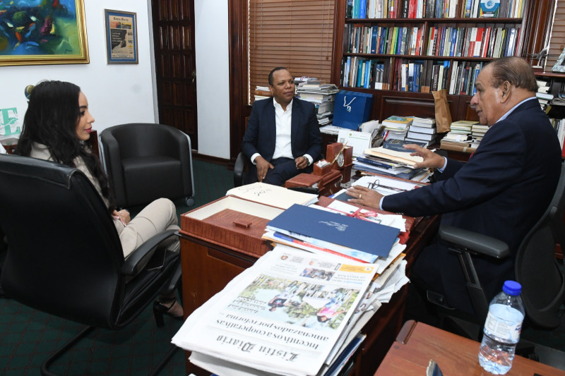 Milton Morrison, durante una visita al director de Listín Diario, Miguel Franjul.