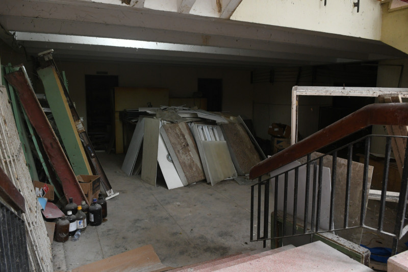 Varias áreas del edificio donde funciona la Facultad están abandonadas.