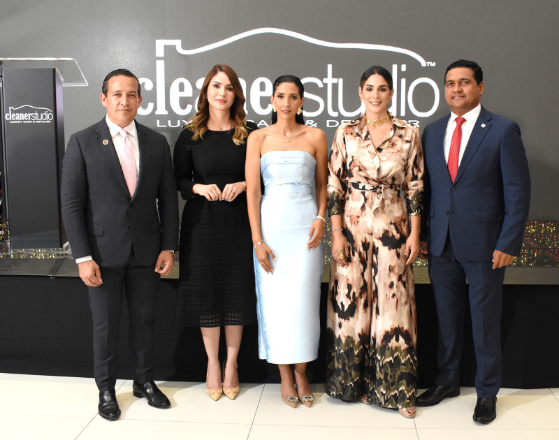 Yasser González, Arlene Diaz, Edith Marie Pérez de González, Laura Pérez de la Mota y Gustavo Polanco