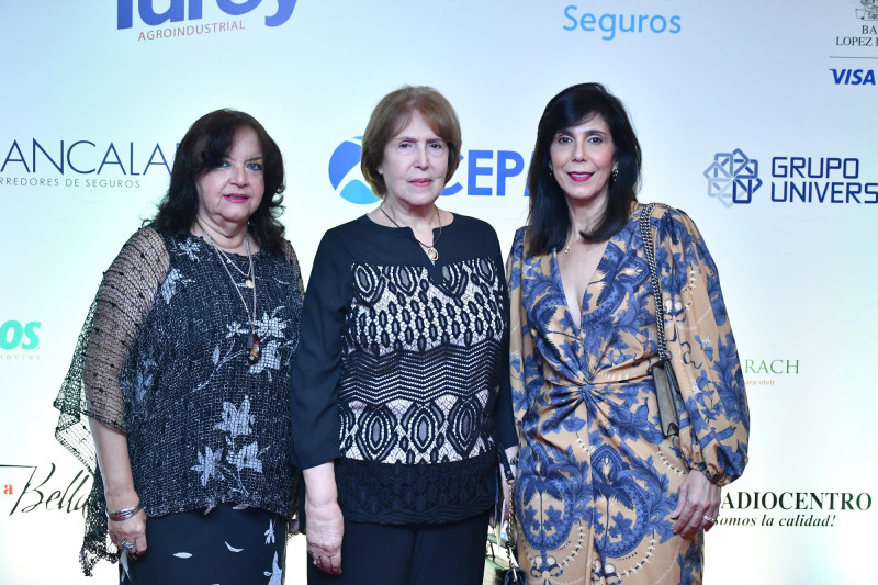 Jacqueline Pérez, Carmen Heredia y Rossina Guerrero Heredia.