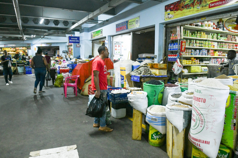 Productos de la canasta básica se elevan de precios, jefes de hogar se quejan.