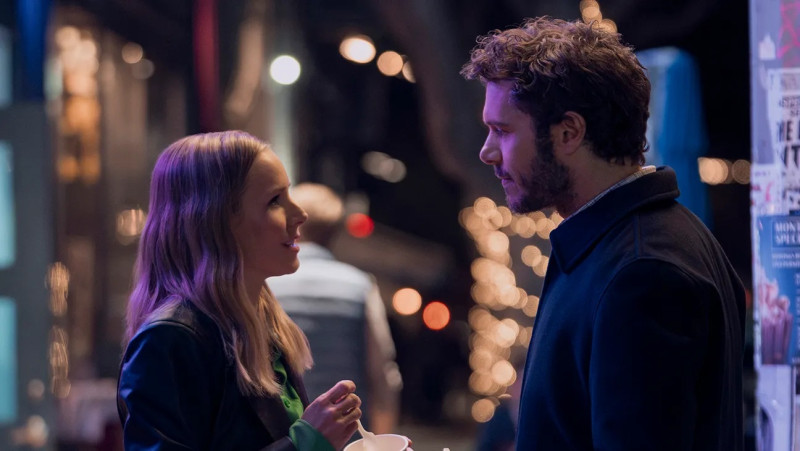 Kristen Bell y Adam Brody en una escena de "Nobody Wants This".