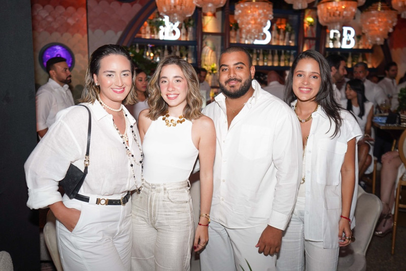 Isabella Morales, Andrea Arenas, Pablo Soto y Sophia Sanabria