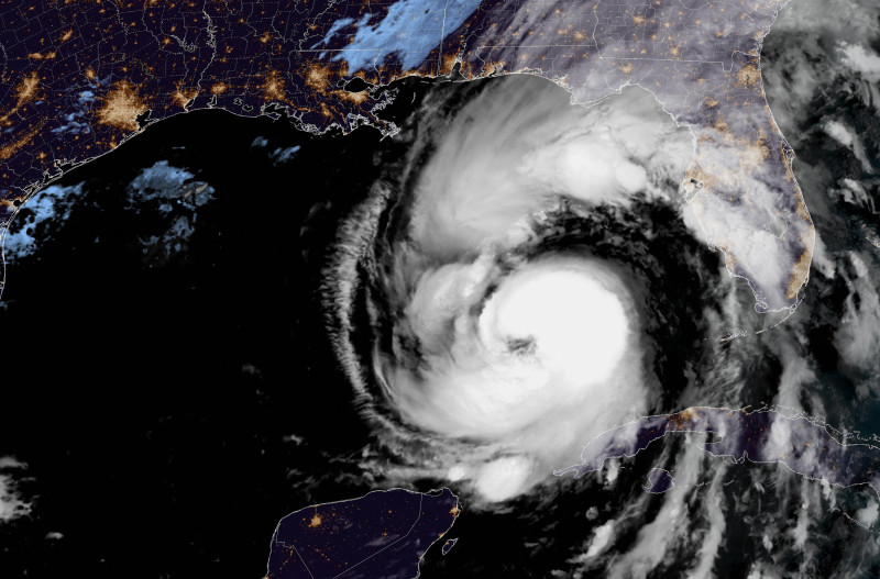 Esta imagen obtenida de la Administración Nacional Oceánica y Atmosférica (NOAA) muestra el huracán Helene el 26 de septiembre de 2024 a las 11:51 UTC.