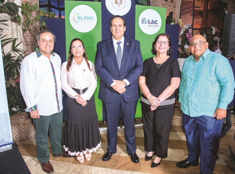 Vicente Sánchez, Eliana Diná, Víctor Atallah, María del Carmen Calle y Guillermo Álvarez.