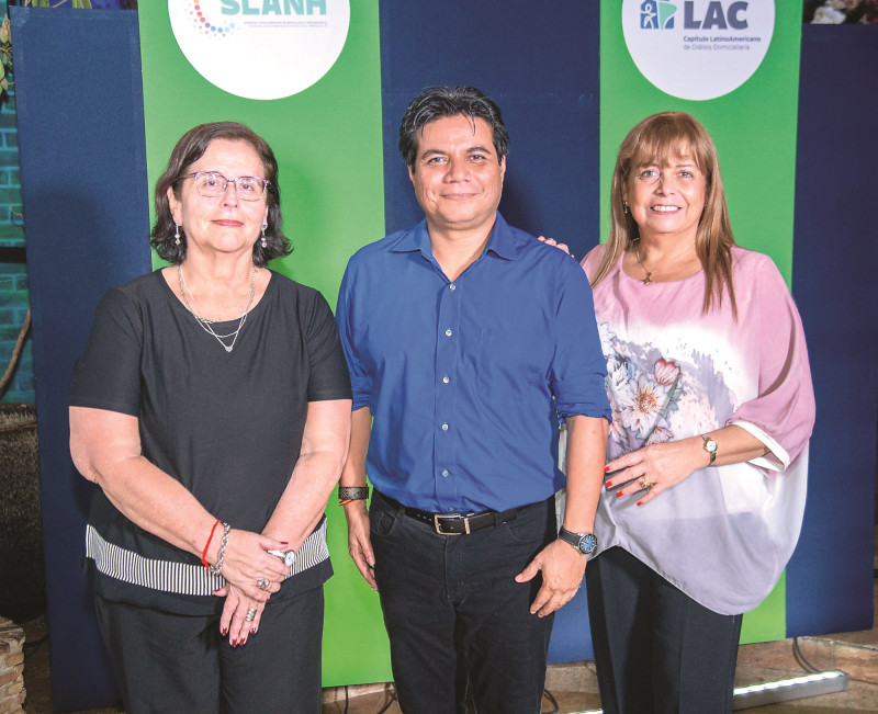 María del Carmen Calle, René Guillermo y Gloria Lagos.