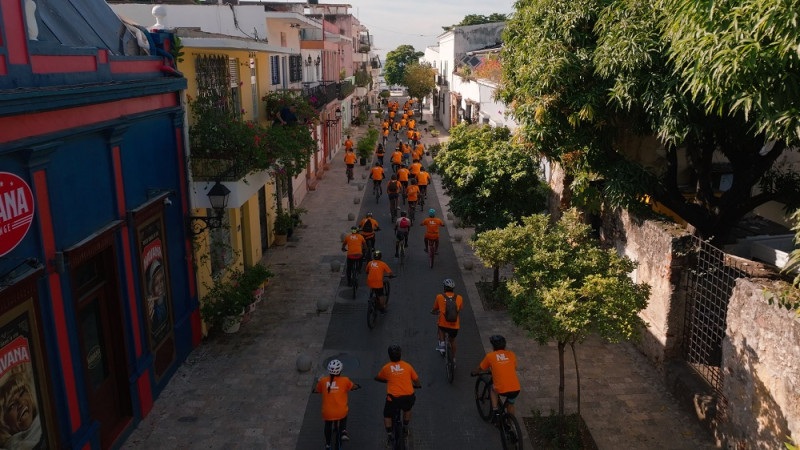 La Bicicletada Naranja a su paso por la Ciudad Colonial