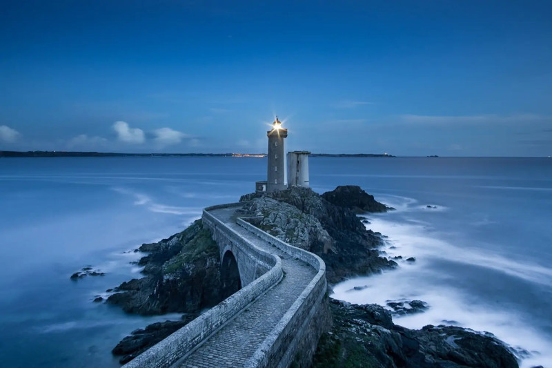 ¿Y qué se puede esperar de gobiernos cuyos funcionarios surgen precisamente de estos pensamientos anti faro?