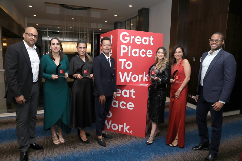 Parte del equipo gerencial de PMI Caricam durante premiació Great Place to Work