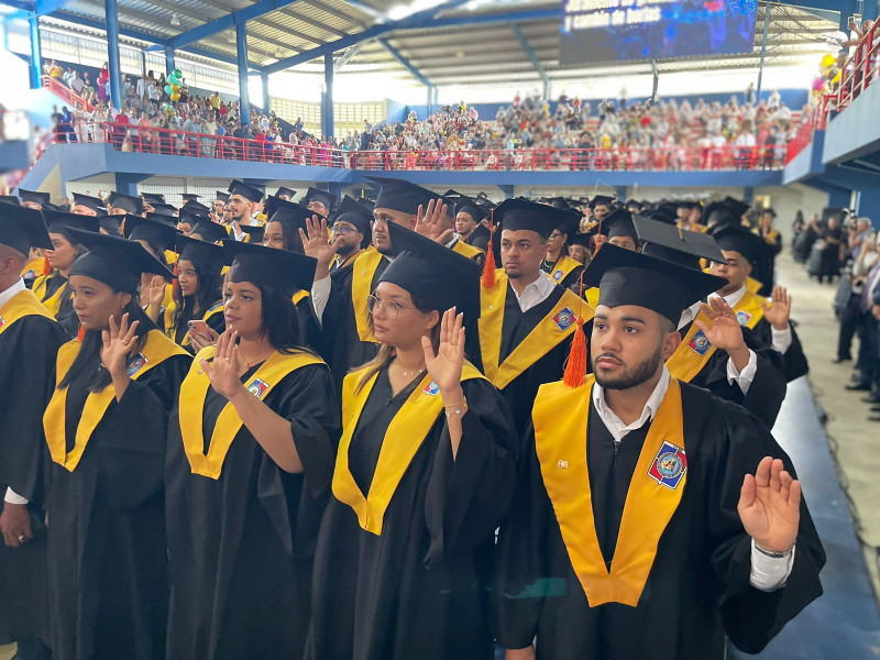 Momento en que se tomaba el juramento a los graduandos.