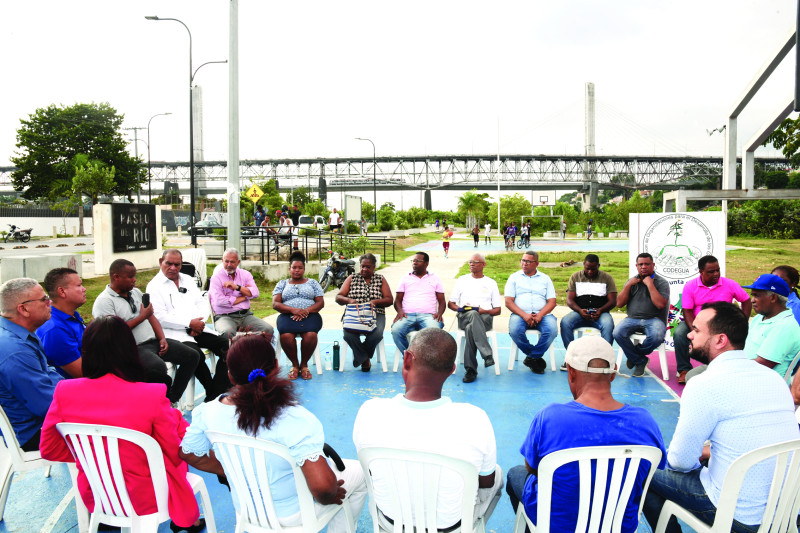 Los líderes comunitarios comunicaron a los ejecutivos de la Redacción de Listín Diario el interés en el desarrollo del barrio, con proyectos junto a organizaciones sin fines de lucro, que produzcan impacto positivo en familias de la zona.