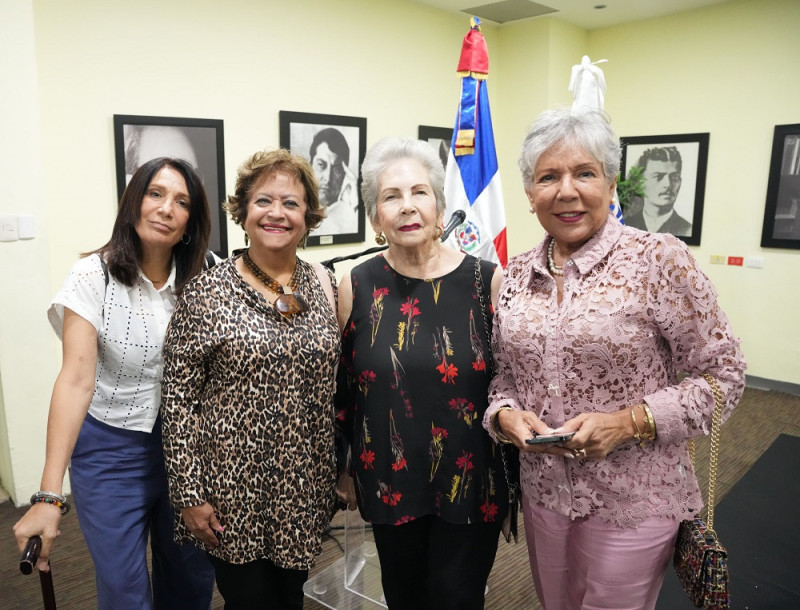 Inés Tolentino, Verónica Sención, Lisette Vega de Purcell ·y Olga de los Santos.