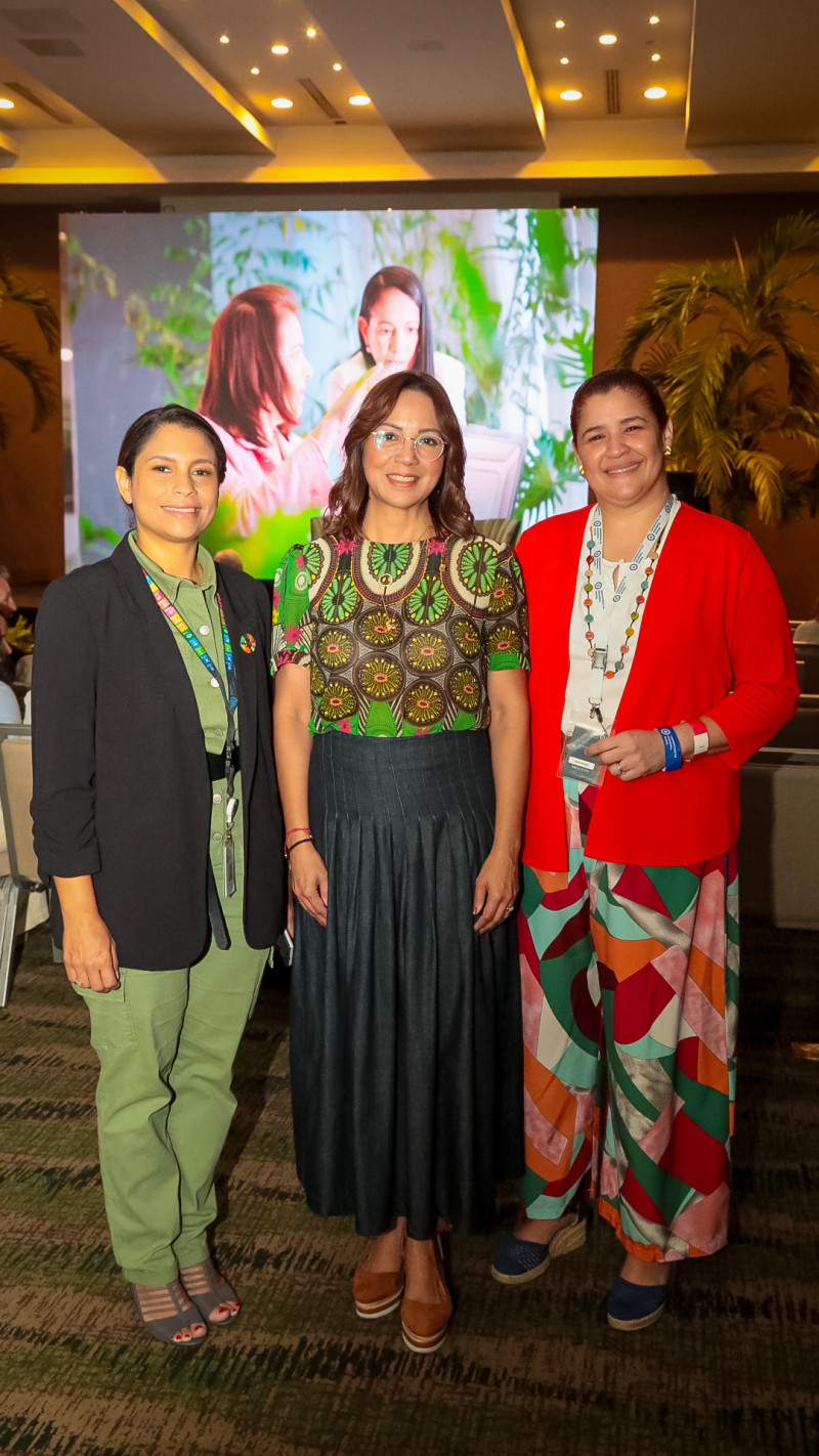 Kirssys Abreu, Josefina Navarro y Alicia Puello.