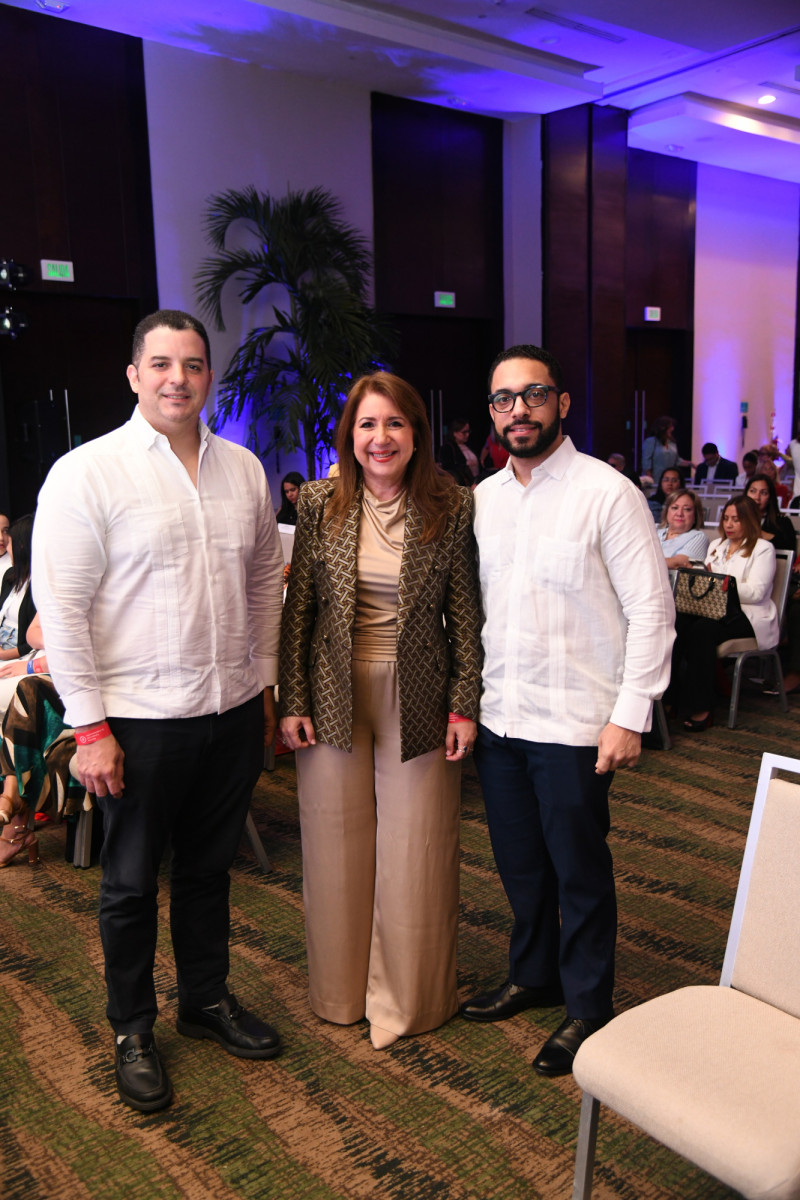 Ángel Lebrón, Jacqueline Viteri y Wilson Martínez.