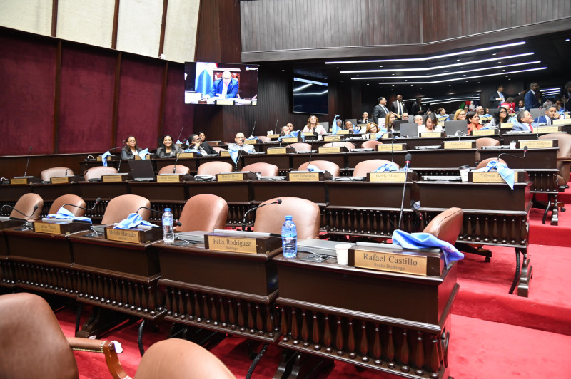 Fotografía muestra oposición ausente cuando diputados del PRM envían proyecto de ley que declara la necesidad de una reforma constitucional al Poder Ejecutivo para su promulgación.