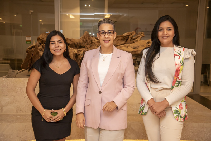 María Dolores Estrada, Doina Hernández y María Teresa Torrelles