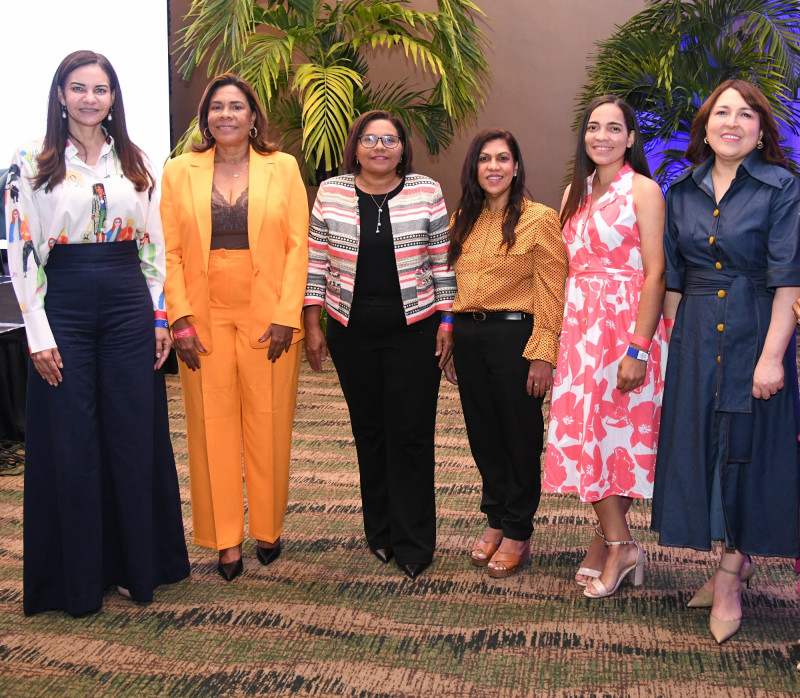 Celeste Pérez, Ivelisse Villegas, Deyanira Polanco, Doris Pantaleón, Carmen Guzmán y Emelyn Baldera