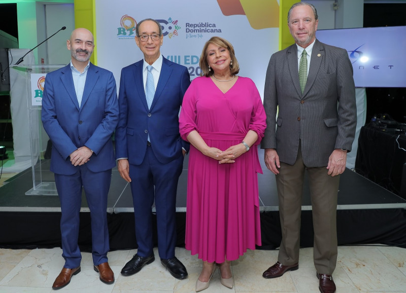 Leandro Tajes, Luis Felipoe Aquinoi, Luisa de Aquino y Javier Zepeda.