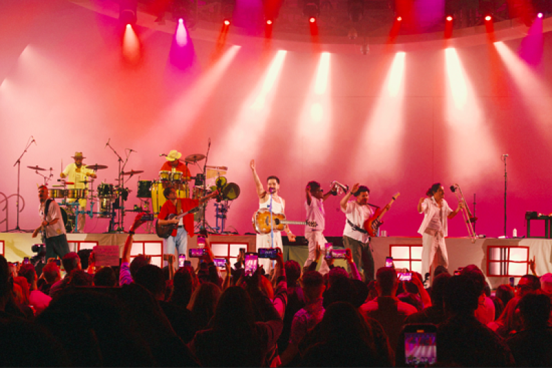 Camilo durante su recorrido de conciertos “Nuestro lugar feliz tour”.