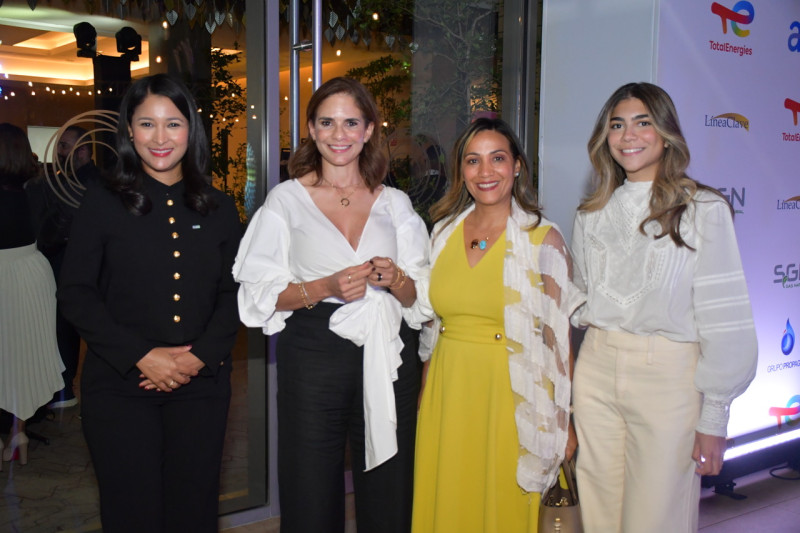 Rita Peña, Giselle Leger, Bredyg Disla y Andrea Guerrero.