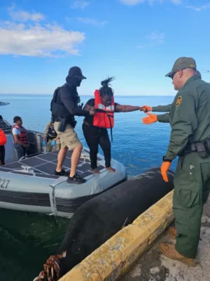 Momento del rescate de los haitianos por la CBP