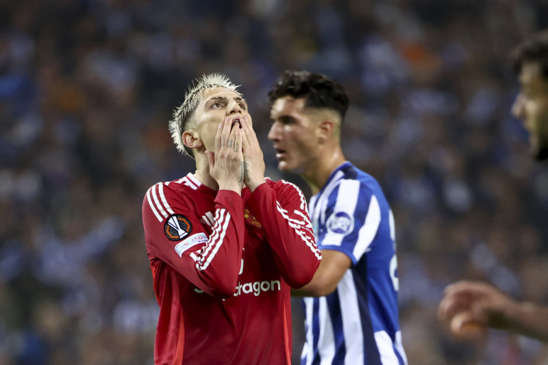 Alejandro Garnacho del Manchester United reacciona durante el partido contra Porto en la Liga Europa, el jueves 3 de octubre de 2024