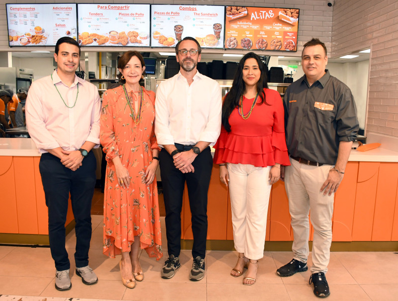 Domingo Bermúdez Turull, Isabel Turull, Marcos Sánchez, Alexandra Bodden y Mauro Noriega