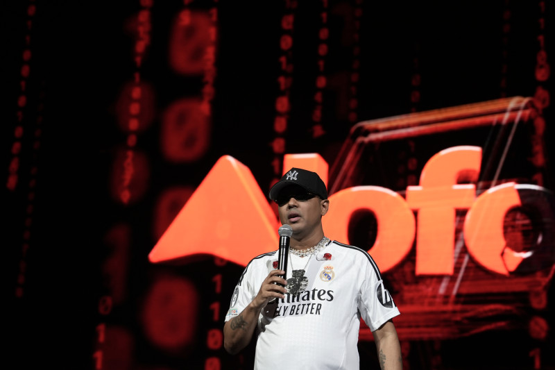 Santiago Matías presentó su espectáculo en el Prudential Center.