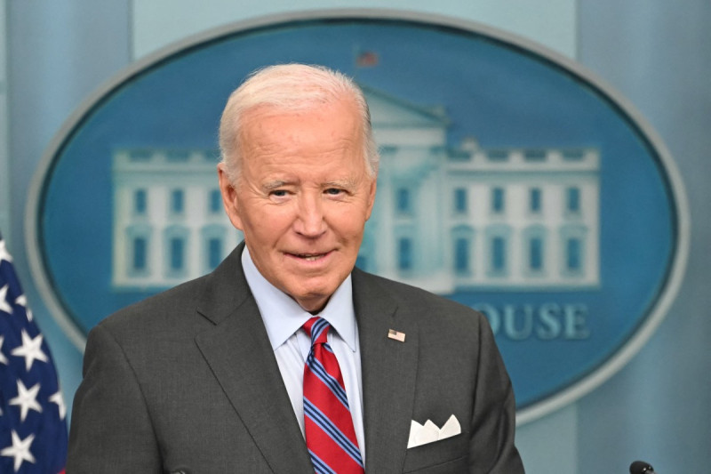 El presidente estadounidense Joe Biden habla durante la rueda de prensa diaria en la Casa Blanca en Washington, DC, el 4 de octubre de 2024