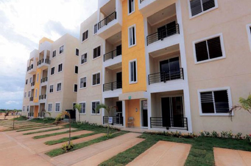 Fachada de viviendas en un complejo residencial en República Dominicana.