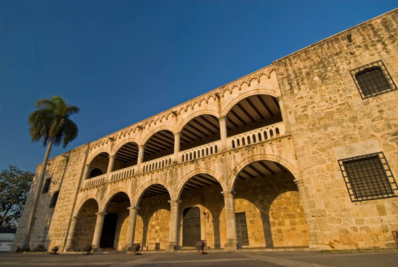 El Alcázar de Colón fue la casa de Diego Colon, hijo de Cristóbal Colon, y su esposa María de Toledo, sobrina del rey Fernando de España.