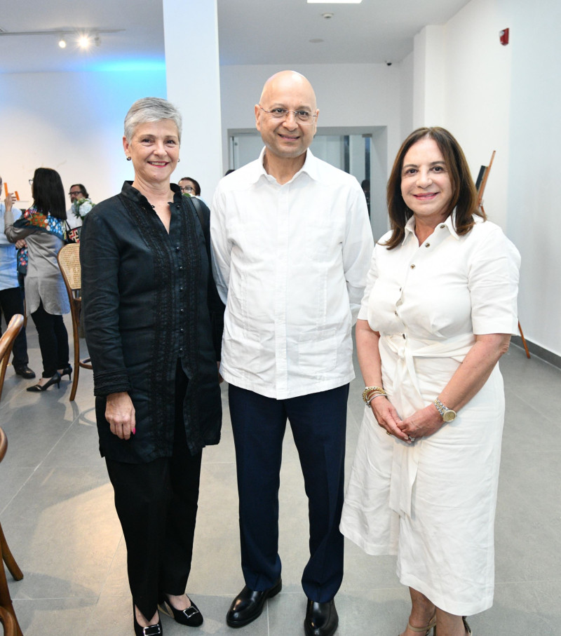 Priscilla Cañas, Santiago Martínez y Altagracia Mella Russo.