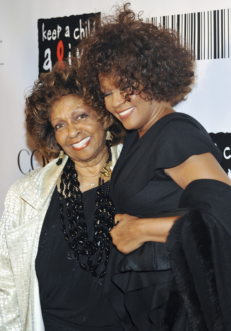 Las cantantes Cissy Houston y Whitney Houston