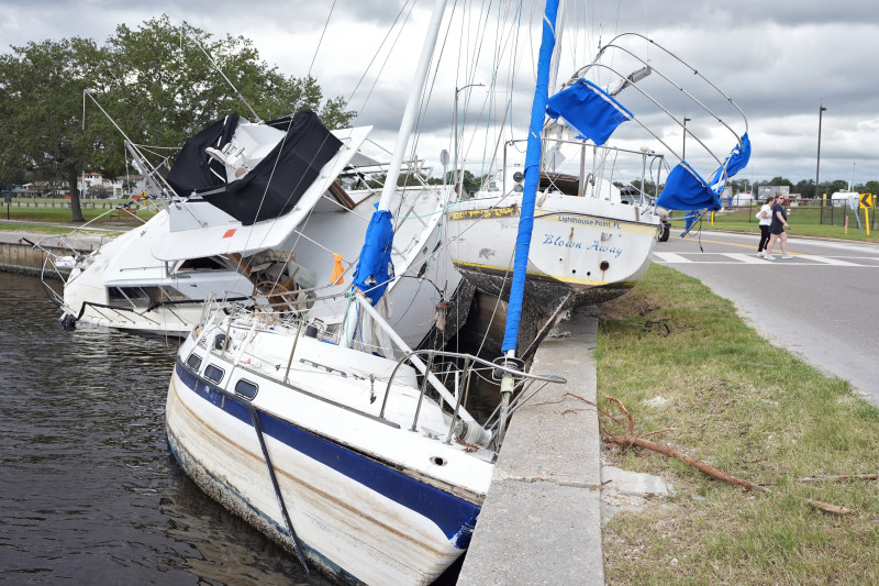 barcos destruidos durante el huracán Helene