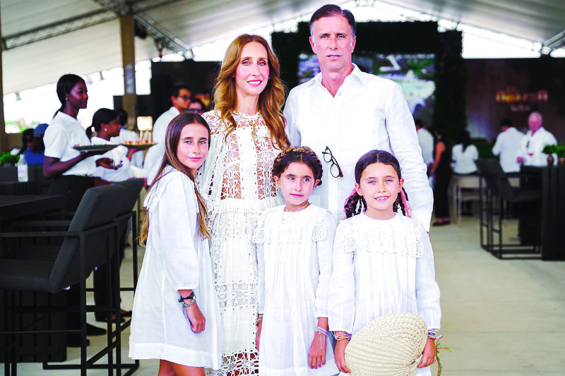 Elsa Piñeiro, Carlos Cobiella y sus hijas Elsa, Carmen y Micaela